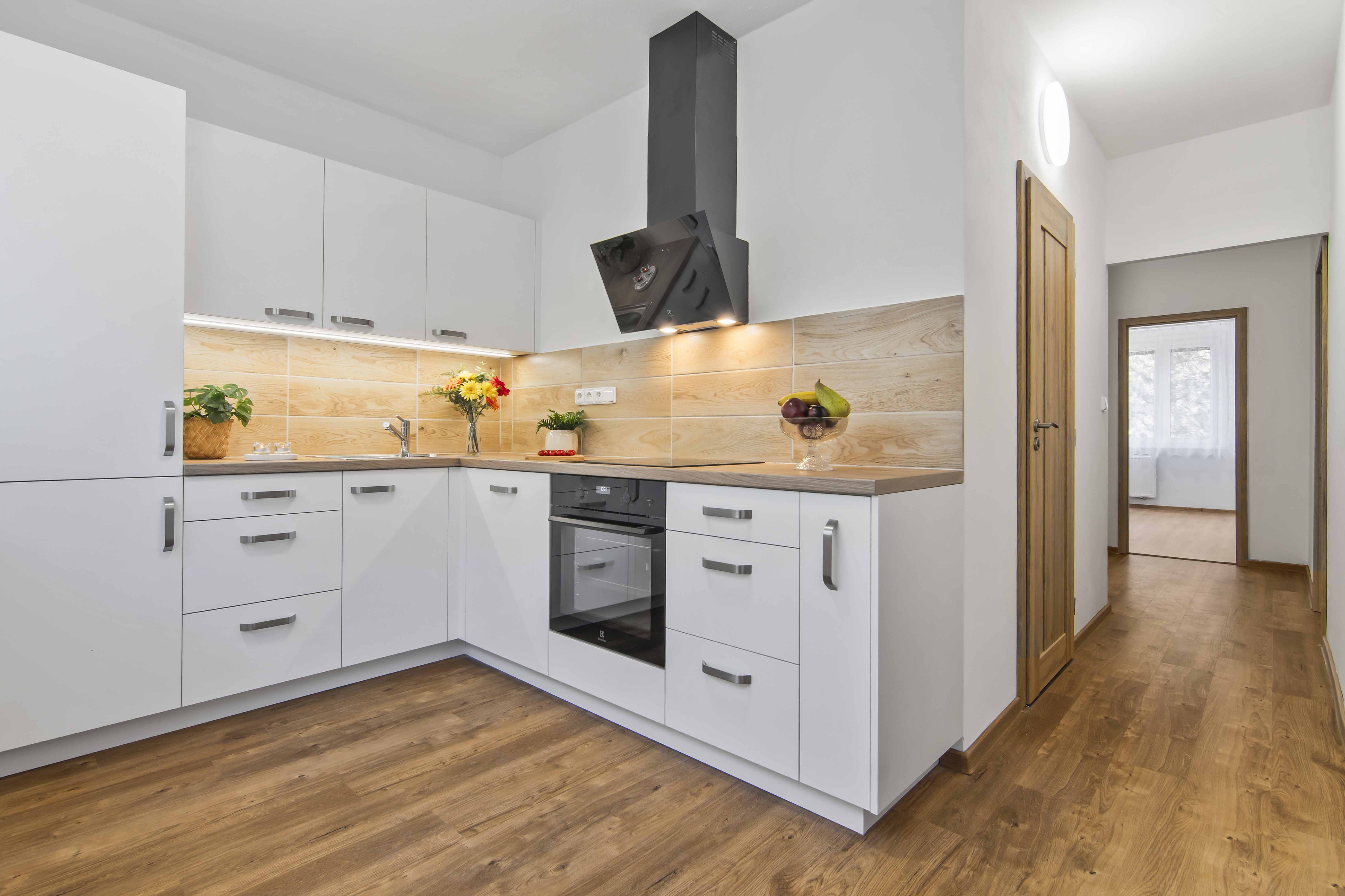 K PRONÁJMU - Slunný a prostorný byt 2+1 s komorou a sklepem, 60 m2, ul. Kmochova, Ústí nad Labem