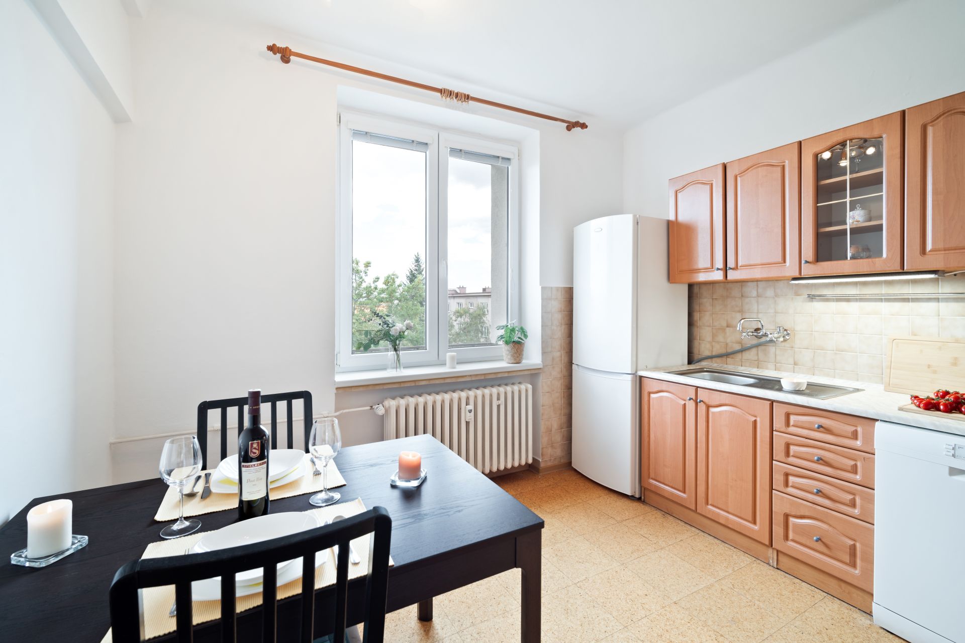 K PRONÁJMU - Slunný byt 2+1, 55 m2 se sklepem, ulice Průběžná, Praha - Strašnice